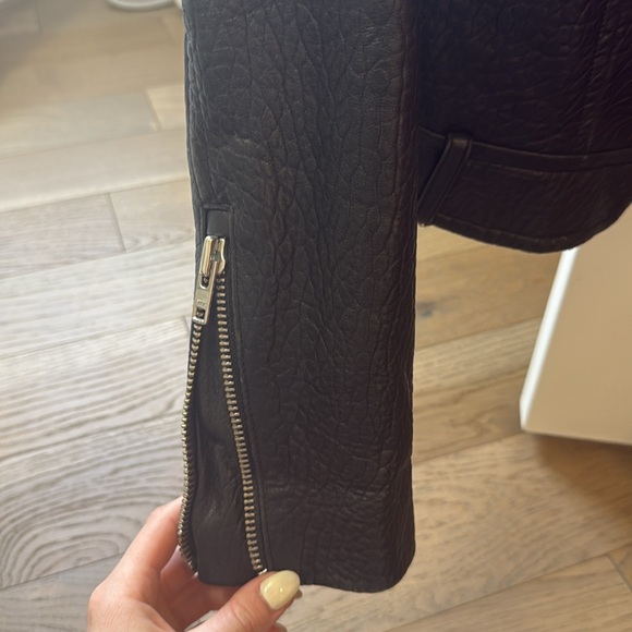 Leather jacket - Picture 2 of 6